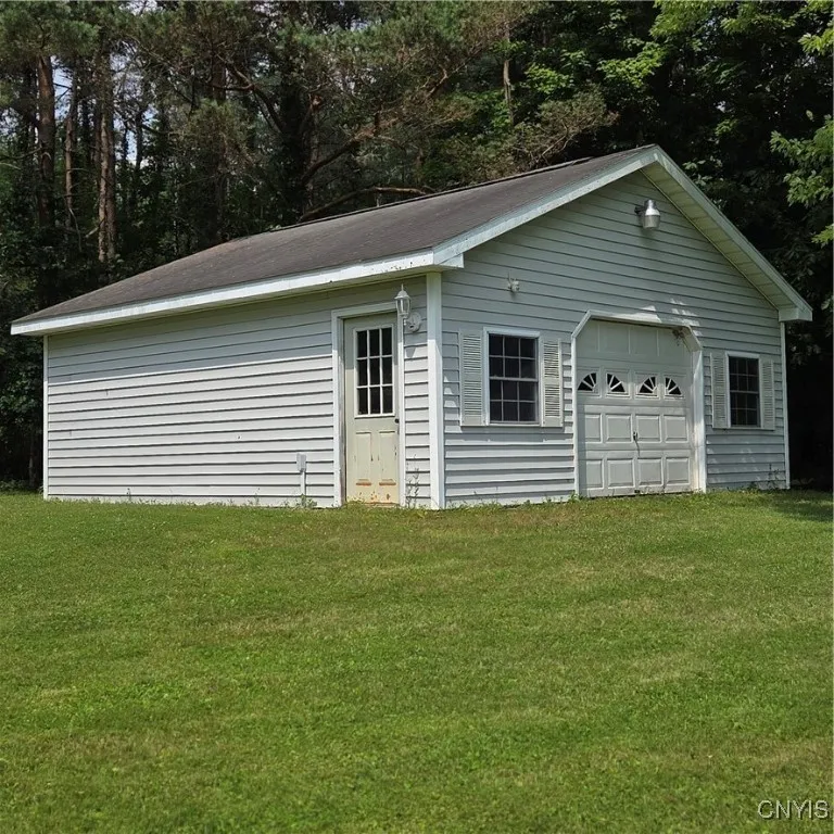 Detached 2 car garage