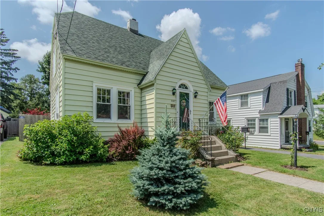 237 Michigan Avenue, Watertown City, New York 1360, Watertown City, New York 13601, 3 Bedrooms Bedrooms, 6 Rooms Rooms,1 BathroomBathrooms,Residential,For Sale,237 Michigan Avenue, Watertown City, New York 1360,S1621125