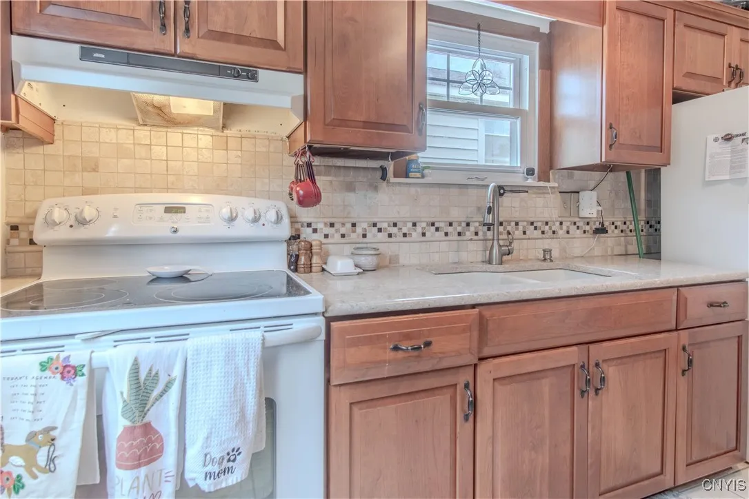 237 Michigan Avenue, Watertown City, New York 1360, Watertown City, New York 13601, 3 Bedrooms Bedrooms, 6 Rooms Rooms,1 BathroomBathrooms,Residential,For Sale,237 Michigan Avenue, Watertown City, New York 1360,S1621125