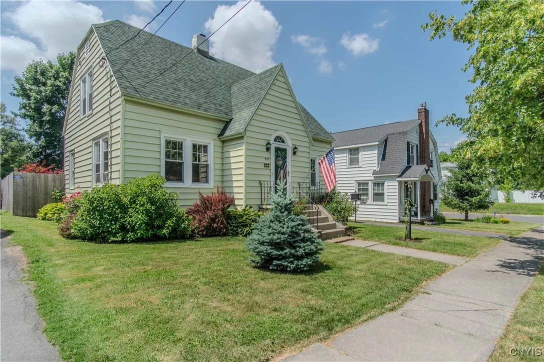 237 Michigan Avenue, Watertown City, New York 1360, Watertown City, New York 13601, 3 Bedrooms Bedrooms, 6 Rooms Rooms,1 BathroomBathrooms,Residential,For Sale,237 Michigan Avenue, Watertown City, New York 1360,S1621125