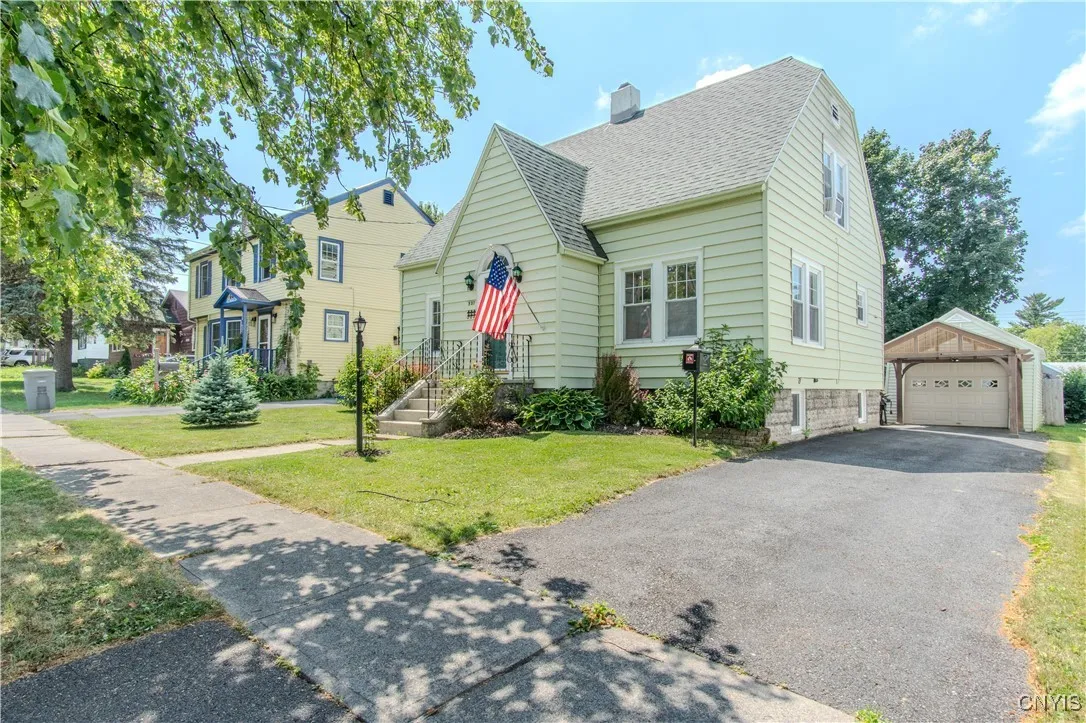 237 Michigan Avenue, Watertown City, New York 1360, Watertown City, New York 13601, 3 Bedrooms Bedrooms, 6 Rooms Rooms,1 BathroomBathrooms,Residential,For Sale,237 Michigan Avenue, Watertown City, New York 1360,S1621125