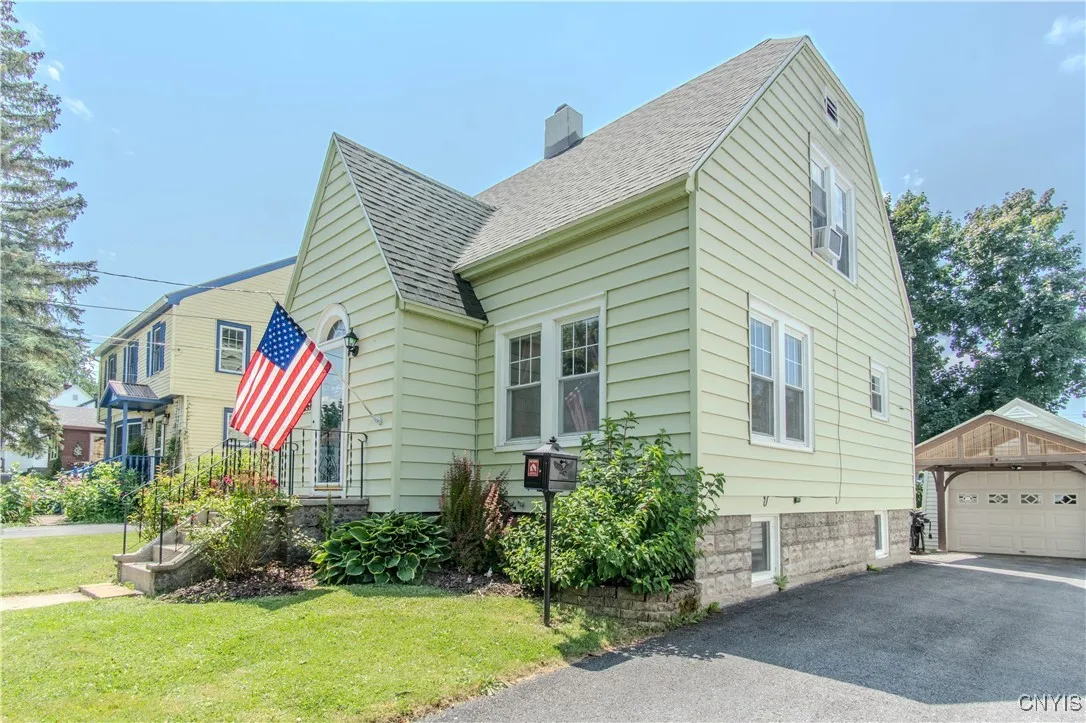 237 Michigan Avenue, Watertown City, New York 1360, Watertown City, New York 13601, 3 Bedrooms Bedrooms, 6 Rooms Rooms,1 BathroomBathrooms,Residential,For Sale,237 Michigan Avenue, Watertown City, New York 1360,S1621125