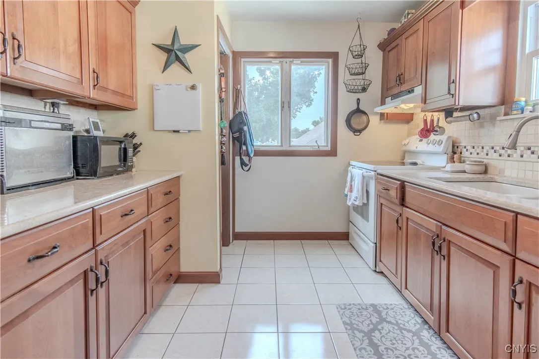 237 Michigan Avenue, Watertown City, New York 1360, Watertown City, New York 13601, 3 Bedrooms Bedrooms, 6 Rooms Rooms,1 BathroomBathrooms,Residential,For Sale,237 Michigan Avenue, Watertown City, New York 1360,S1621125