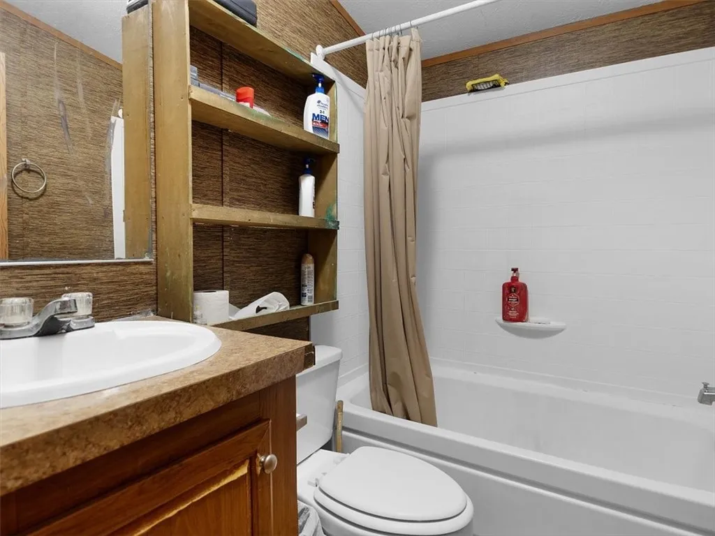 7277 Maple Ave, Sodus, New York 14551, Sodus, New York 14551, 7 Bedrooms Bedrooms, 15 Rooms Rooms,3 BathroomsBathrooms,Residential,For Sale,7277 Maple Ave, Sodus, New York 14551,R1621941