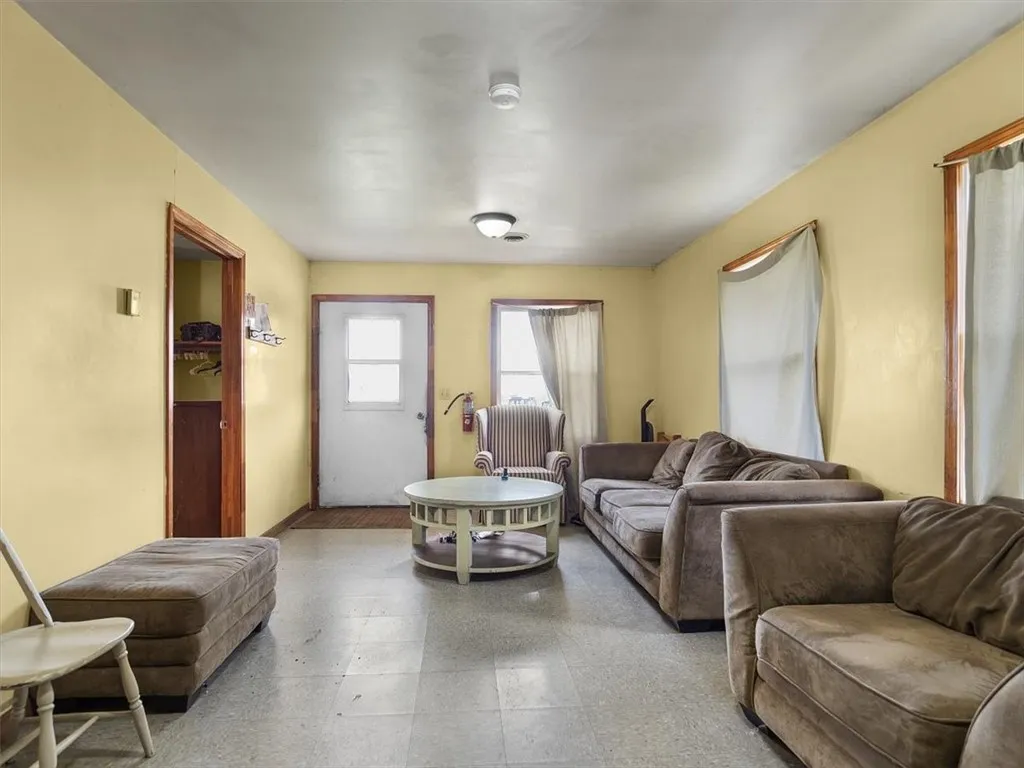 7277 Maple Ave, Sodus, New York 14551, Sodus, New York 14551, 7 Bedrooms Bedrooms, 15 Rooms Rooms,3 BathroomsBathrooms,Residential,For Sale,7277 Maple Ave, Sodus, New York 14551,R1621941