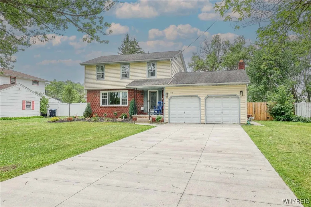 1946 Bedell Road, Grand Island, New York 14072, Grand Island, New York 14072, 3 Bedrooms Bedrooms, 7 Rooms Rooms,1 BathroomBathrooms,Residential,For Sale,1946 Bedell Road, Grand Island, New York 14072,B1621352