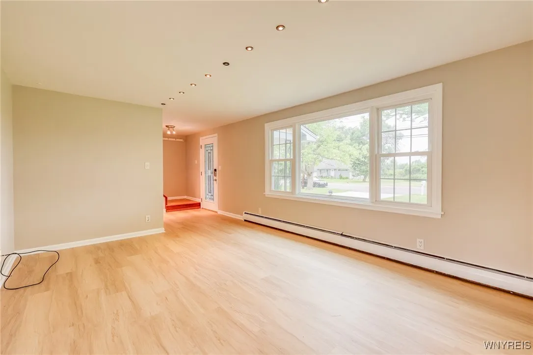 1946 Bedell Road, Grand Island, New York 14072, Grand Island, New York 14072, 3 Bedrooms Bedrooms, 7 Rooms Rooms,1 BathroomBathrooms,Residential,For Sale,1946 Bedell Road, Grand Island, New York 14072,B1621352