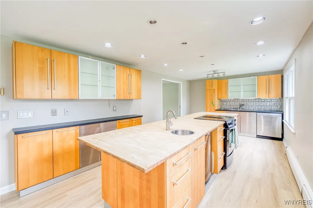 1946 Bedell Road, Grand Island, New York 14072, Grand Island, New York 14072, 3 Bedrooms Bedrooms, 7 Rooms Rooms,1 BathroomBathrooms,Residential,For Sale,1946 Bedell Road, Grand Island, New York 14072,B1621352