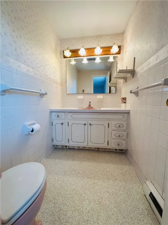 The primary bedroom half bath.
