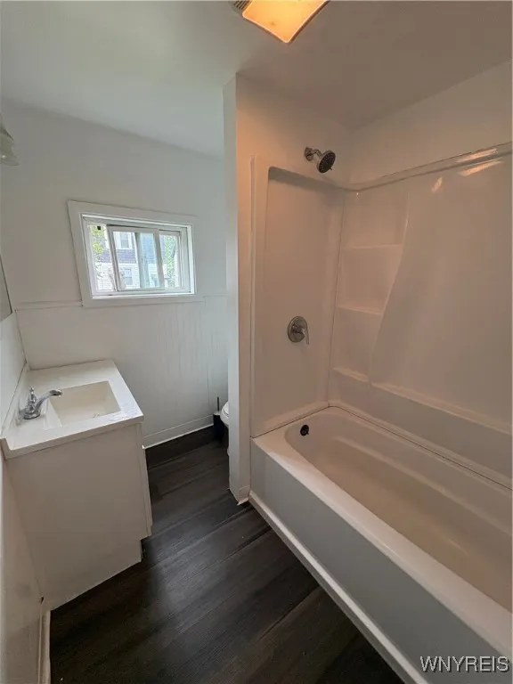310 East Delavan Avenue N, Buffalo, New York 14208, Buffalo, New York 14208, 3 Bedrooms Bedrooms, 7 Rooms Rooms,1 BathroomBathrooms,Residential Lease,For Rent,310 East Delavan Avenue N, Buffalo, New York 14208,B1621866