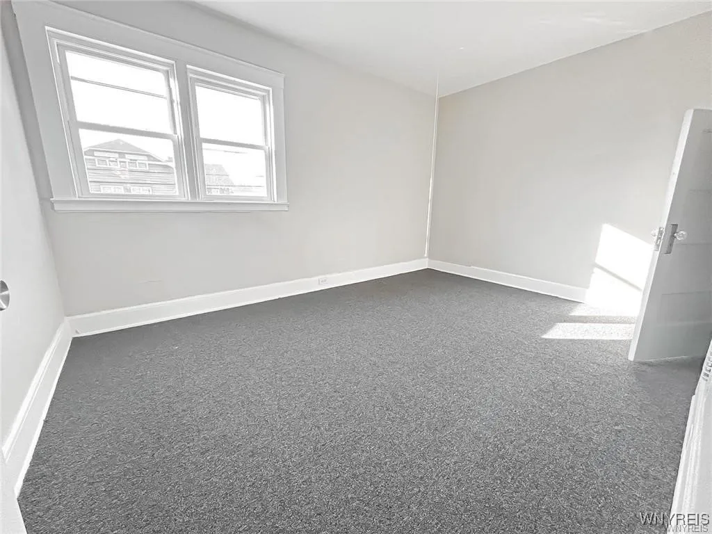 527 24th Street 533, Niagara Falls, New York 14301, Niagara Falls, New York 14301, 2 Bedrooms Bedrooms, 5 Rooms Rooms,1 BathroomBathrooms,Residential Lease,For Rent,527 24th Street 533, Niagara Falls, New York 14301,B1621740