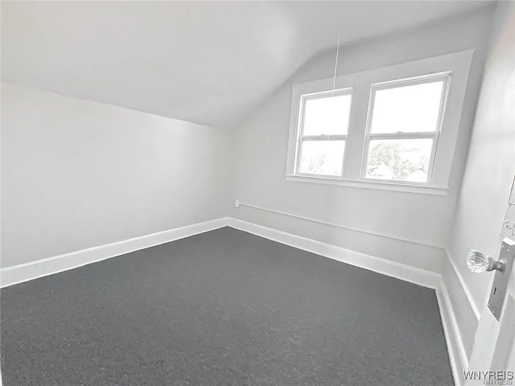 527 24th Street 533, Niagara Falls, New York 14301, Niagara Falls, New York 14301, 2 Bedrooms Bedrooms, 5 Rooms Rooms,1 BathroomBathrooms,Residential Lease,For Rent,527 24th Street 533, Niagara Falls, New York 14301,B1621740