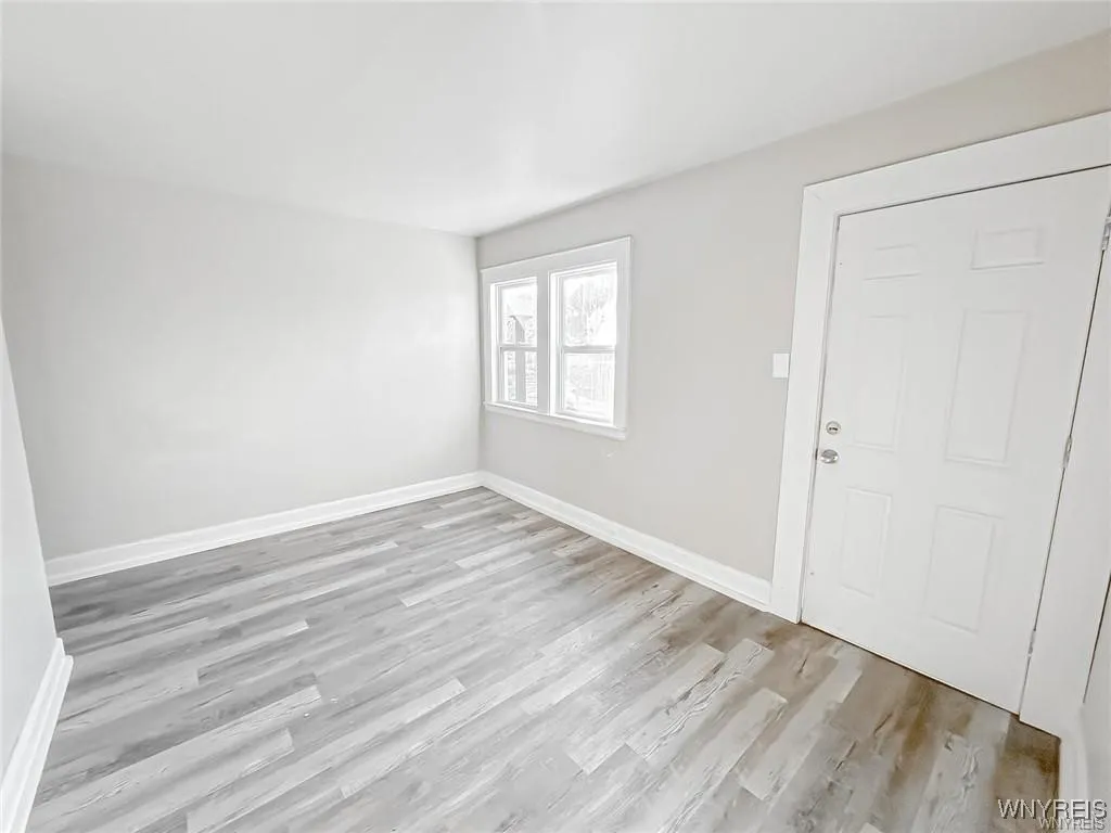527 24th Street 533, Niagara Falls, New York 14301, Niagara Falls, New York 14301, 2 Bedrooms Bedrooms, 5 Rooms Rooms,1 BathroomBathrooms,Residential Lease,For Rent,527 24th Street 533, Niagara Falls, New York 14301,B1621740