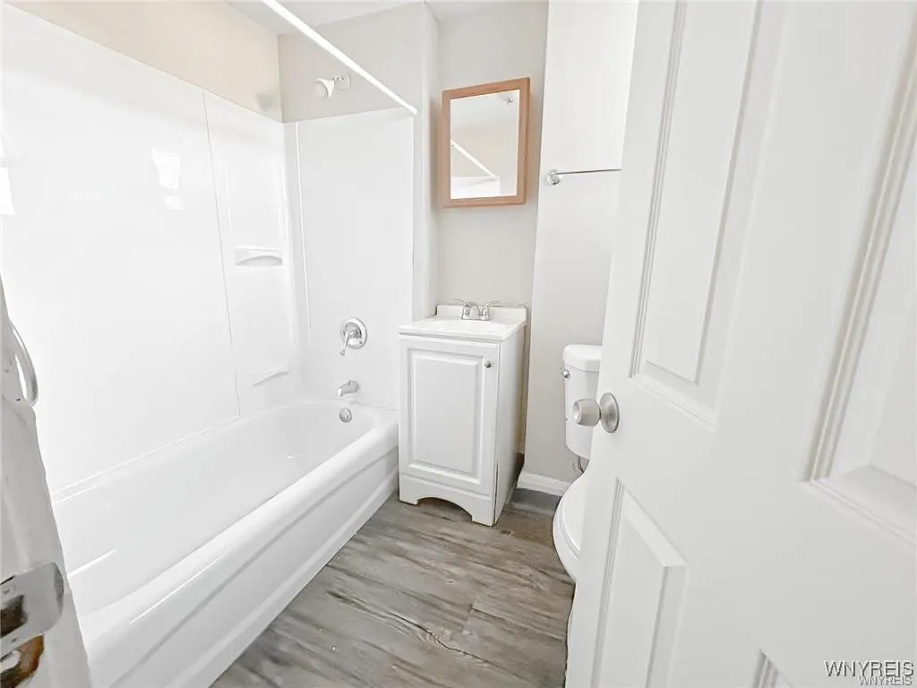 527 24th Street 533, Niagara Falls, New York 14301, Niagara Falls, New York 14301, 2 Bedrooms Bedrooms, 5 Rooms Rooms,1 BathroomBathrooms,Residential Lease,For Rent,527 24th Street 533, Niagara Falls, New York 14301,B1621740