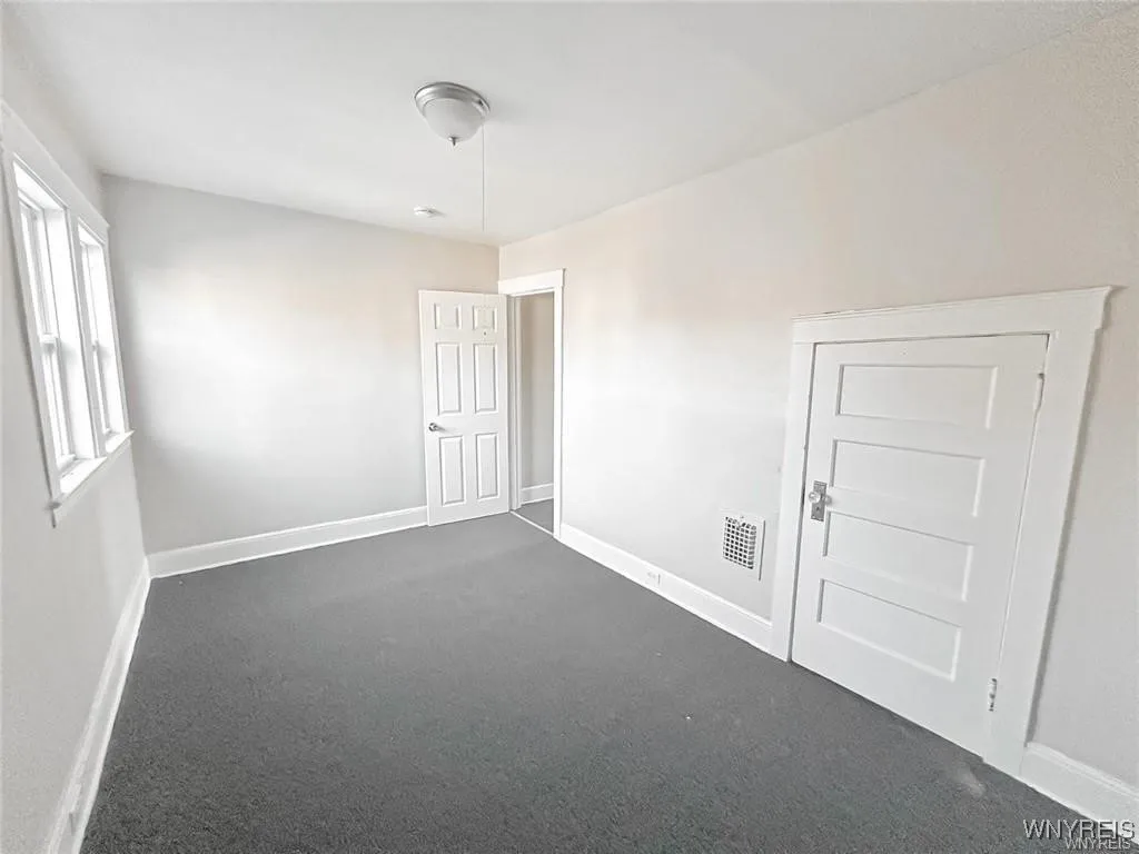 527 24th Street 533, Niagara Falls, New York 14301, Niagara Falls, New York 14301, 2 Bedrooms Bedrooms, 5 Rooms Rooms,1 BathroomBathrooms,Residential Lease,For Rent,527 24th Street 533, Niagara Falls, New York 14301,B1621740