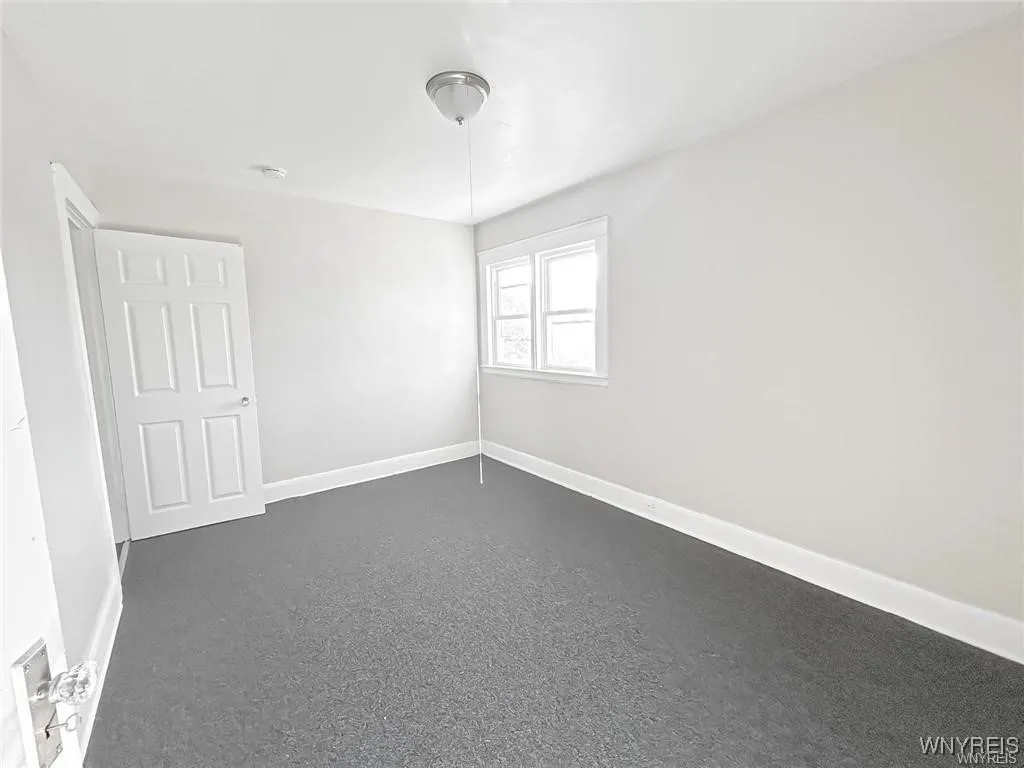 527 24th Street 533, Niagara Falls, New York 14301, Niagara Falls, New York 14301, 2 Bedrooms Bedrooms, 5 Rooms Rooms,1 BathroomBathrooms,Residential Lease,For Rent,527 24th Street 533, Niagara Falls, New York 14301,B1621740