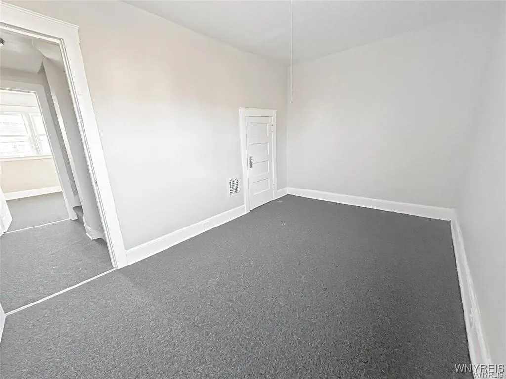 527 24th Street 533, Niagara Falls, New York 14301, Niagara Falls, New York 14301, 2 Bedrooms Bedrooms, 5 Rooms Rooms,1 BathroomBathrooms,Residential Lease,For Rent,527 24th Street 533, Niagara Falls, New York 14301,B1621740