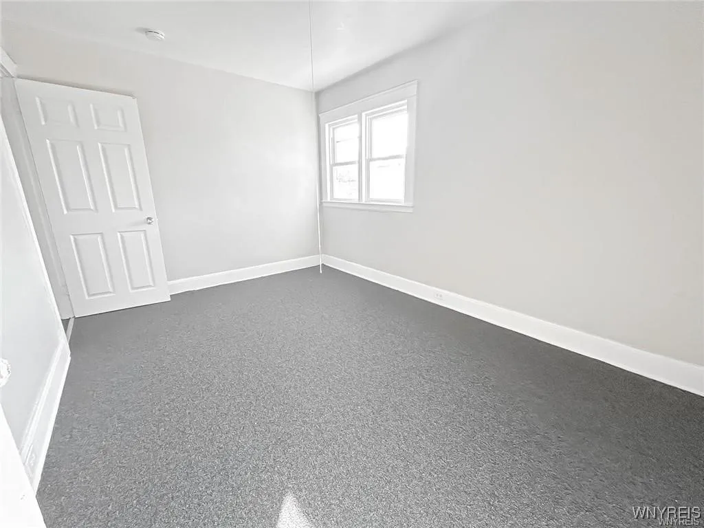 527 24th Street 529, Niagara Falls, New York 14301, Niagara Falls, New York 14301, 4 Bedrooms Bedrooms, 7 Rooms Rooms,1 BathroomBathrooms,Residential Lease,For Rent,527 24th Street 529, Niagara Falls, New York 14301,B1621741