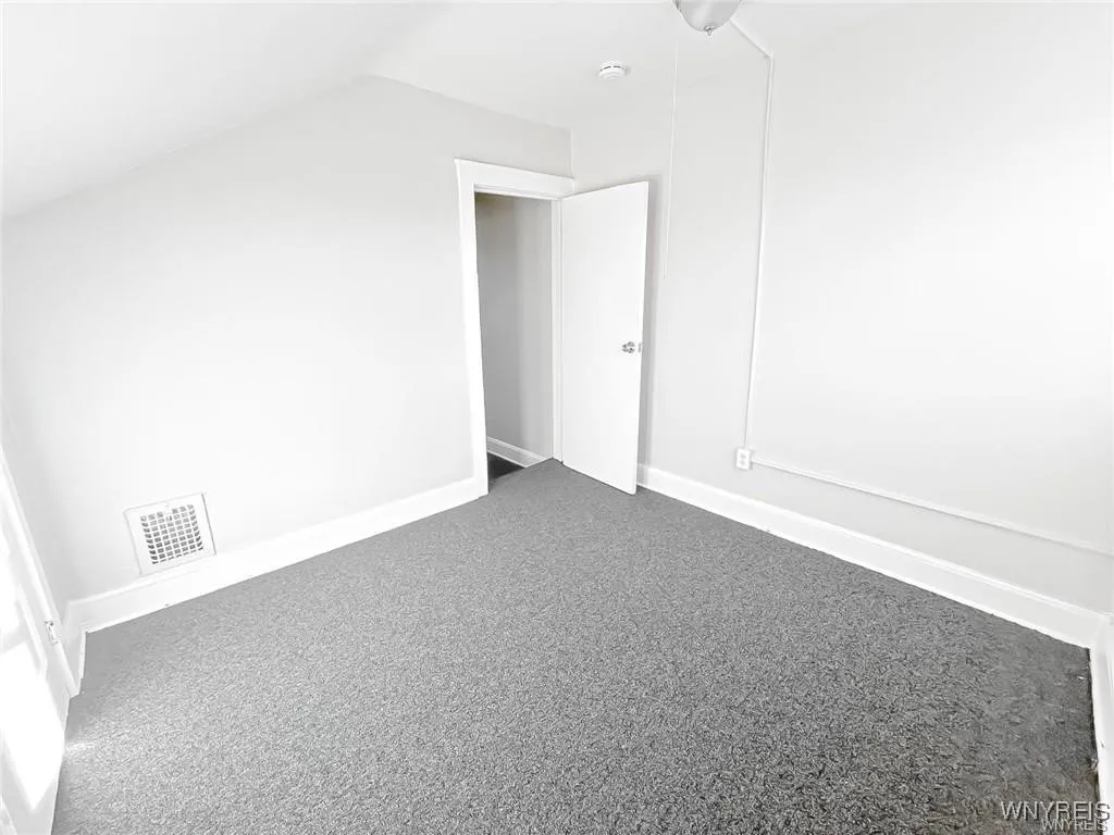 527 24th Street 529, Niagara Falls, New York 14301, Niagara Falls, New York 14301, 4 Bedrooms Bedrooms, 7 Rooms Rooms,1 BathroomBathrooms,Residential Lease,For Rent,527 24th Street 529, Niagara Falls, New York 14301,B1621741