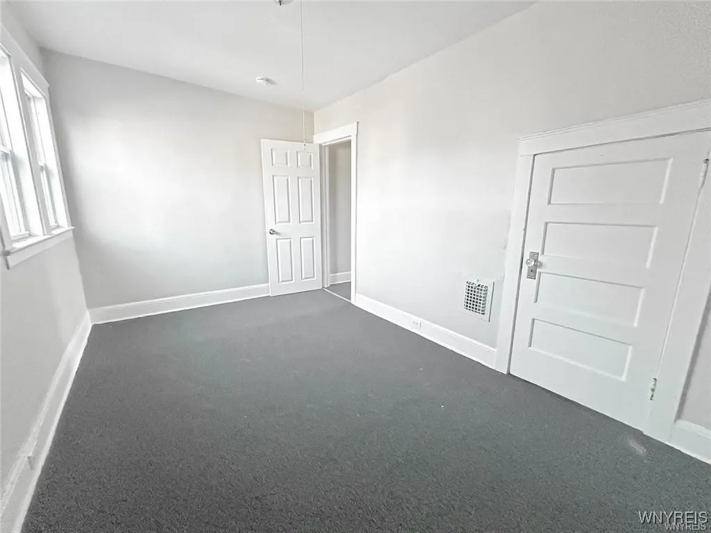 527 24th Street 529, Niagara Falls, New York 14301, Niagara Falls, New York 14301, 4 Bedrooms Bedrooms, 7 Rooms Rooms,1 BathroomBathrooms,Residential Lease,For Rent,527 24th Street 529, Niagara Falls, New York 14301,B1621741