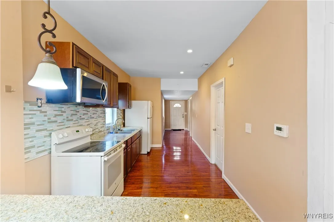 2275 Broadway Street, Cheektowaga, New York 14212, Cheektowaga, New York 14212, 3 Bedrooms Bedrooms, 5 Rooms Rooms,1 BathroomBathrooms,Residential,For Sale,2275 Broadway Street, Cheektowaga, New York 14212,B1621615