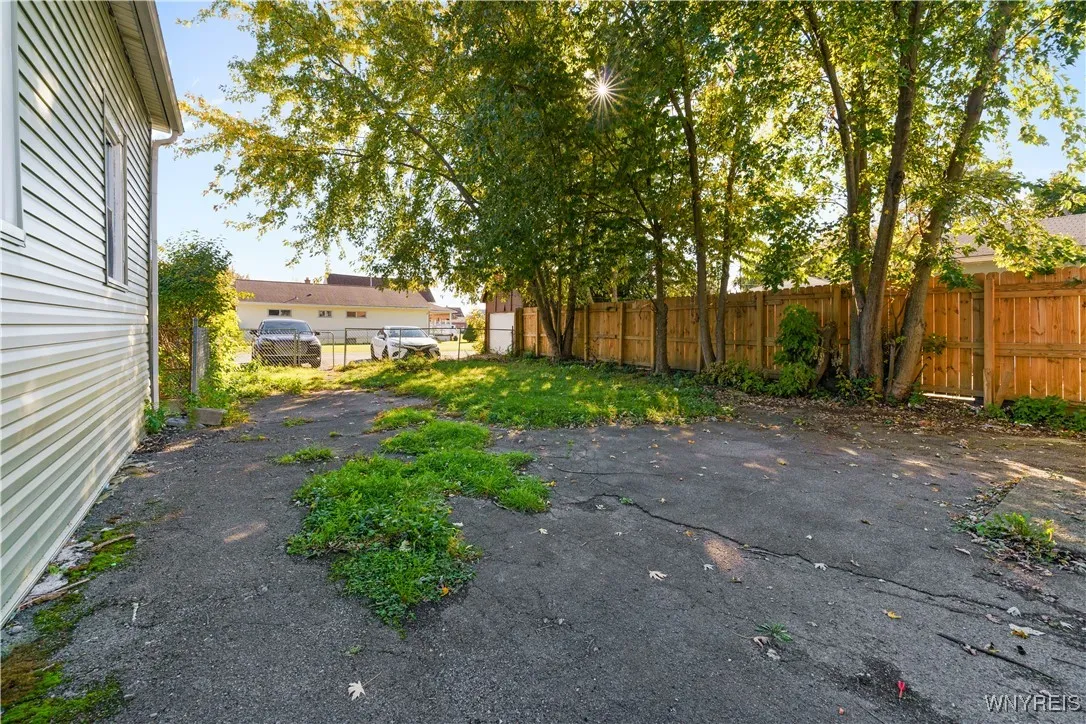 2275 Broadway Street, Cheektowaga, New York 14212, Cheektowaga, New York 14212, 3 Bedrooms Bedrooms, 5 Rooms Rooms,1 BathroomBathrooms,Residential,For Sale,2275 Broadway Street, Cheektowaga, New York 14212,B1621615