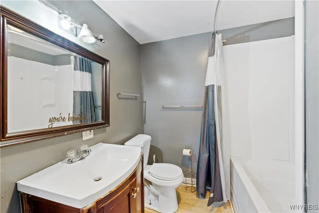 2275 Broadway Street, Cheektowaga, New York 14212, Cheektowaga, New York 14212, 3 Bedrooms Bedrooms, 5 Rooms Rooms,1 BathroomBathrooms,Residential,For Sale,2275 Broadway Street, Cheektowaga, New York 14212,B1621615