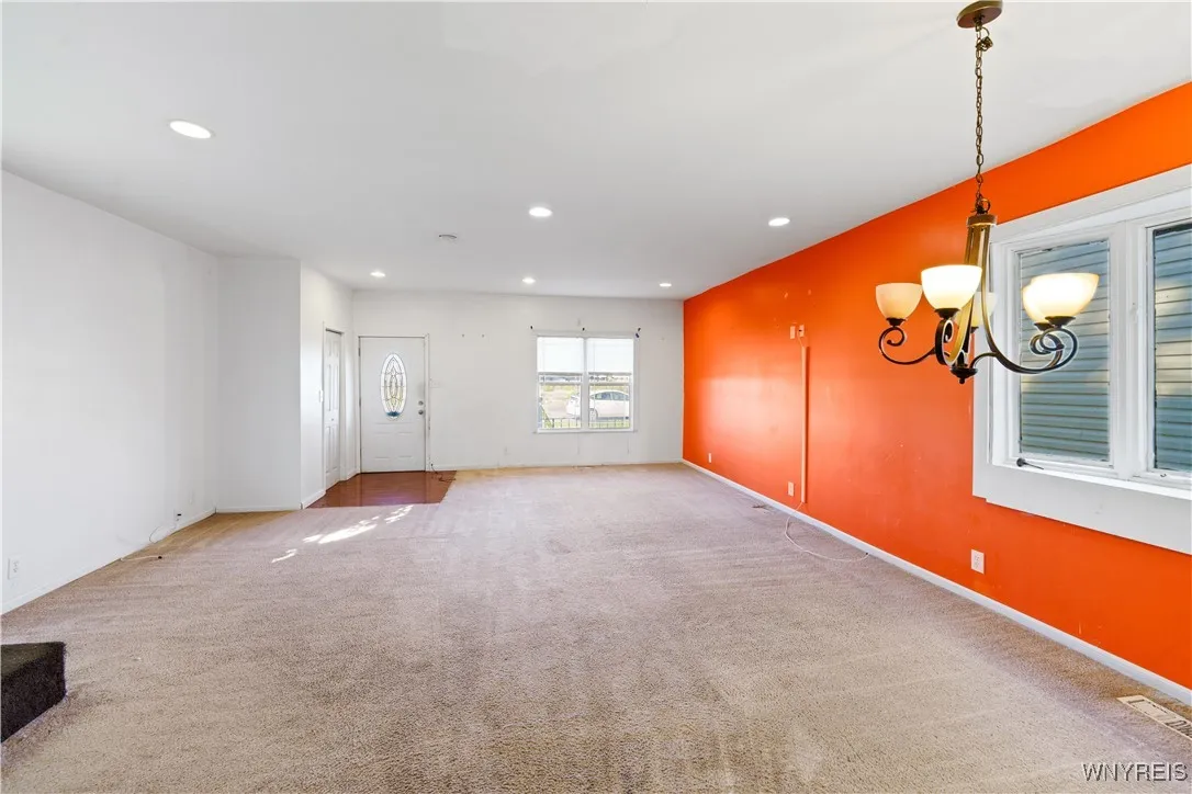 2275 Broadway Street, Cheektowaga, New York 14212, Cheektowaga, New York 14212, 3 Bedrooms Bedrooms, 5 Rooms Rooms,1 BathroomBathrooms,Residential,For Sale,2275 Broadway Street, Cheektowaga, New York 14212,B1621615