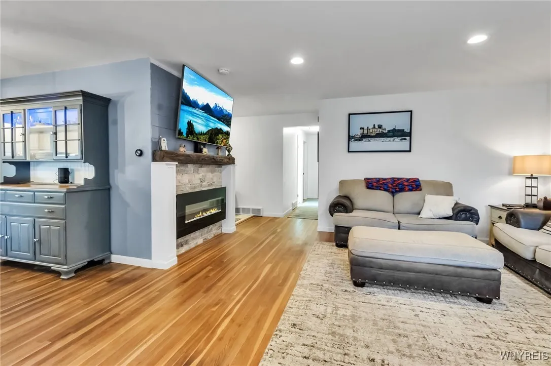 65 Sweet Briar Road, Tonawanda, New York 14150, Tonawanda, New York 14150, 3 Bedrooms Bedrooms, 9 Rooms Rooms,2 BathroomsBathrooms,Residential,For Sale,65 Sweet Briar Road, Tonawanda, New York 14150,B1621541