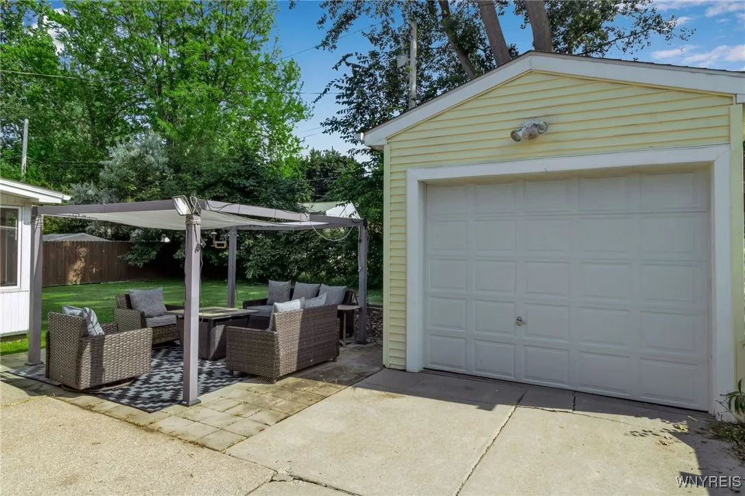 65 Sweet Briar Road, Tonawanda, New York 14150, Tonawanda, New York 14150, 3 Bedrooms Bedrooms, 9 Rooms Rooms,2 BathroomsBathrooms,Residential,For Sale,65 Sweet Briar Road, Tonawanda, New York 14150,B1621541