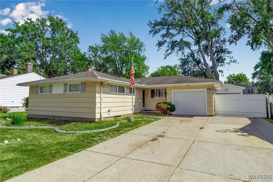 65 Sweet Briar Road, Tonawanda, New York 14150, Tonawanda, New York 14150, 3 Bedrooms Bedrooms, 9 Rooms Rooms,2 BathroomsBathrooms,Residential,For Sale,65 Sweet Briar Road, Tonawanda, New York 14150,B1621541