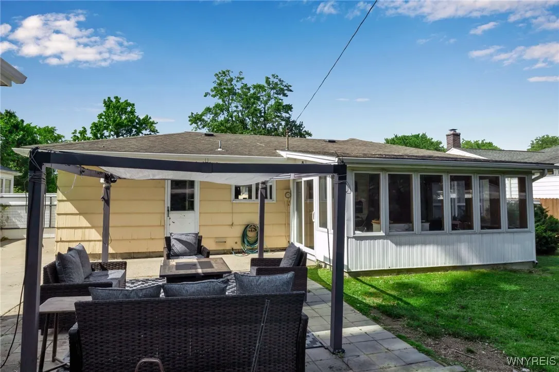65 Sweet Briar Road, Tonawanda, New York 14150, Tonawanda, New York 14150, 3 Bedrooms Bedrooms, 9 Rooms Rooms,2 BathroomsBathrooms,Residential,For Sale,65 Sweet Briar Road, Tonawanda, New York 14150,B1621541