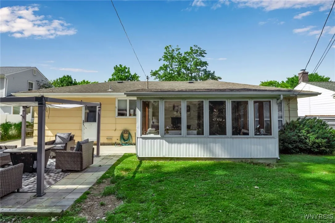 65 Sweet Briar Road, Tonawanda, New York 14150, Tonawanda, New York 14150, 3 Bedrooms Bedrooms, 9 Rooms Rooms,2 BathroomsBathrooms,Residential,For Sale,65 Sweet Briar Road, Tonawanda, New York 14150,B1621541