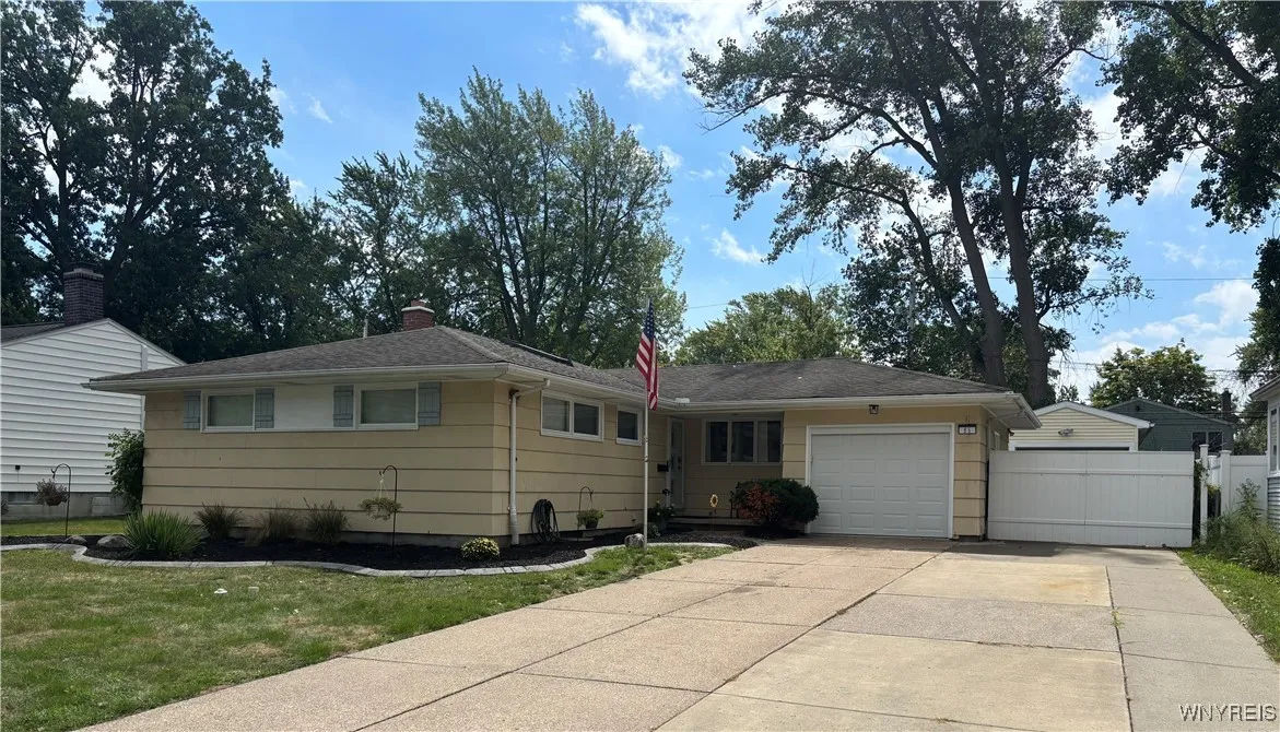 65 Sweet Briar Road, Tonawanda, New York 14150, Tonawanda, New York 14150, 3 Bedrooms Bedrooms, 9 Rooms Rooms,2 BathroomsBathrooms,Residential,For Sale,65 Sweet Briar Road, Tonawanda, New York 14150,B1621541