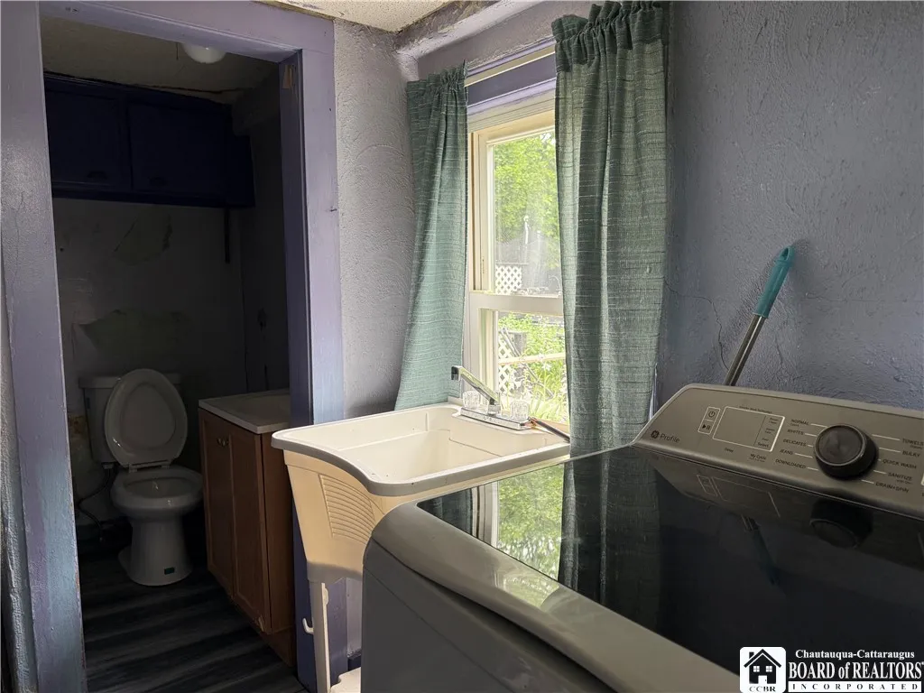 193 N. Portage, Westfield, New York 14787, Westfield, New York 14787, 4 Bedrooms Bedrooms, 11 Rooms Rooms,1 BathroomBathrooms,Residential,For Sale,193 N. Portage, Westfield, New York 14787,R1621601
