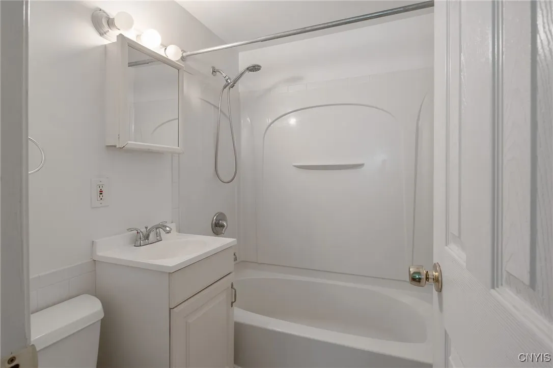 101 Comstock Avenue, Syracuse, New York 13210, Syracuse, New York 13210, 8 Bedrooms Bedrooms, ,Multi Family,For Sale,101 Comstock Avenue, Syracuse, New York 13210,S1618236