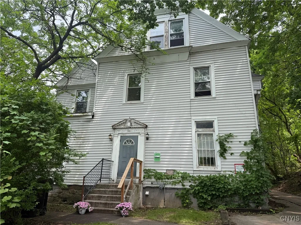 101 Comstock Avenue, Syracuse, New York 13210, Syracuse, New York 13210, 8 Bedrooms Bedrooms, ,Multi Family,For Sale,101 Comstock Avenue, Syracuse, New York 13210,0,S1618236