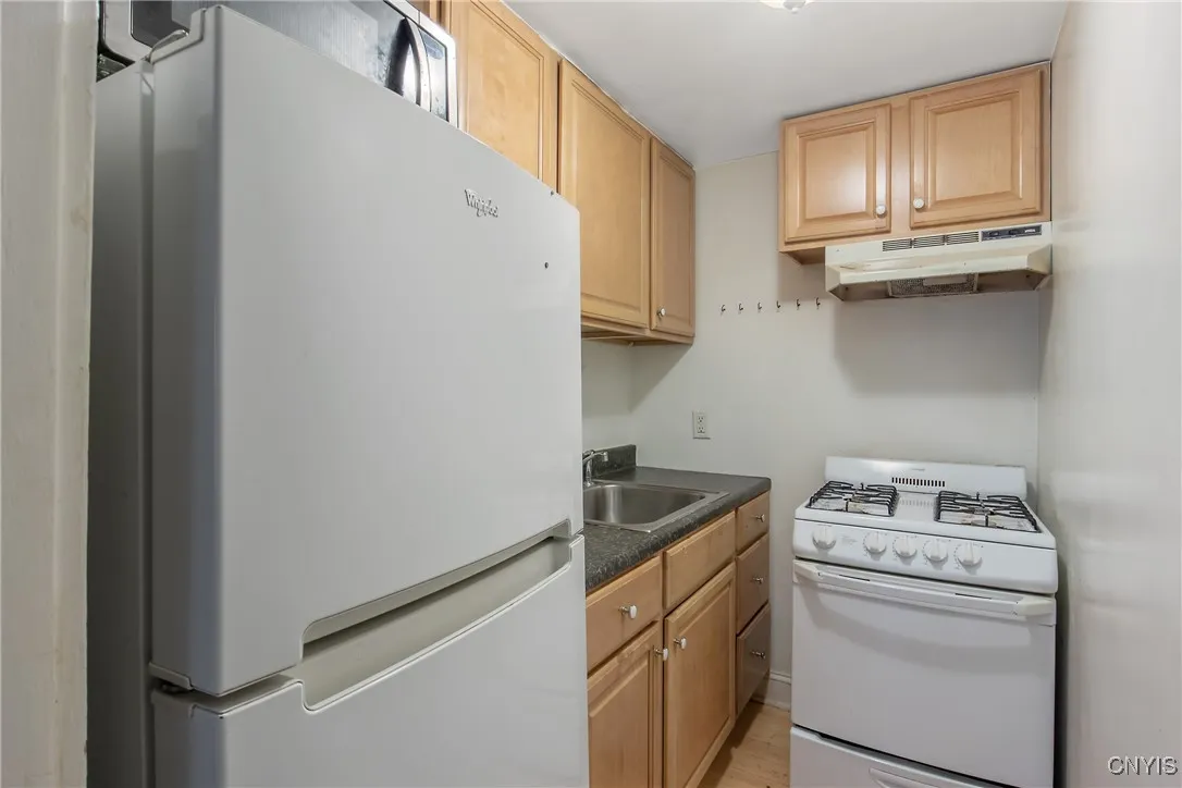 101 Comstock Avenue, Syracuse, New York 13210, Syracuse, New York 13210, 8 Bedrooms Bedrooms, ,Multi Family,For Sale,101 Comstock Avenue, Syracuse, New York 13210,S1618236
