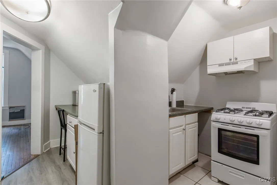 101 Comstock Avenue, Syracuse, New York 13210, Syracuse, New York 13210, 8 Bedrooms Bedrooms, ,Multi Family,For Sale,101 Comstock Avenue, Syracuse, New York 13210,S1618236