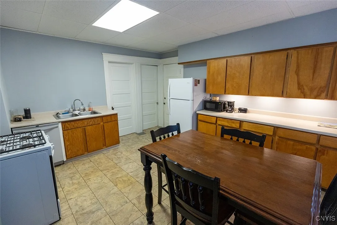 2228 - 30 Grant Boulevard 30, Syracuse, New York 1, Syracuse, New York 13208, 6 Bedrooms Bedrooms, ,2 BathroomsBathrooms,Residential,For Sale,2228 - 30 Grant Boulevard 30, Syracuse, New York 1,S1621998