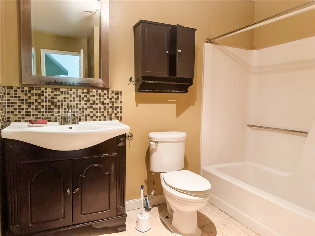 124 Adams Street, Rochester, New York 14608, Rochester, New York 14608, 3 Bedrooms Bedrooms, 5 Rooms Rooms,1 BathroomBathrooms,Residential,For Sale,124 Adams Street, Rochester, New York 14608,R1620107