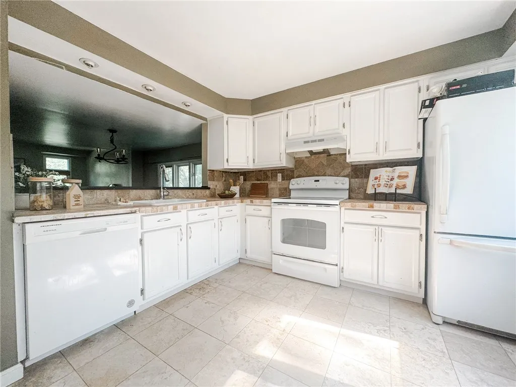 124 Adams Street, Rochester, New York 14608, Rochester, New York 14608, 3 Bedrooms Bedrooms, 5 Rooms Rooms,1 BathroomBathrooms,Residential,For Sale,124 Adams Street, Rochester, New York 14608,R1620107