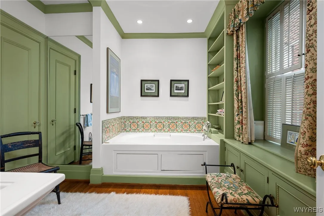 107 Oakland Place 1, Buffalo, New York 14222, Buffalo, New York 14222, 2 Bedrooms Bedrooms, 9 Rooms Rooms,2 BathroomsBathrooms,Residential,For Sale,107 Oakland Place 1, Buffalo, New York 14222,B1619249