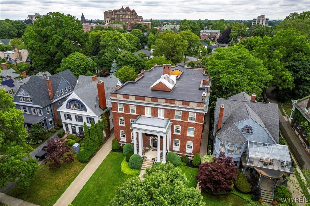 107 Oakland Place 1, Buffalo, New York 14222, Buffalo, New York 14222, 2 Bedrooms Bedrooms, 9 Rooms Rooms,2 BathroomsBathrooms,Residential,For Sale,107 Oakland Place 1, Buffalo, New York 14222,B1619249