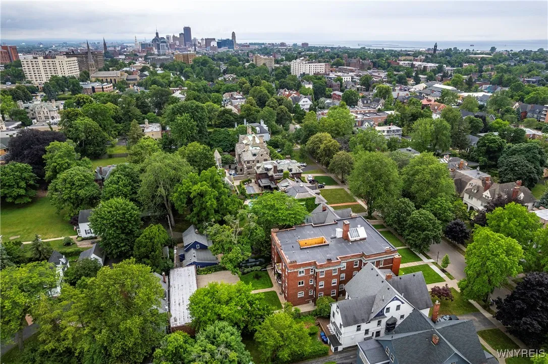 107 Oakland Place 1, Buffalo, New York 14222, Buffalo, New York 14222, 2 Bedrooms Bedrooms, 9 Rooms Rooms,2 BathroomsBathrooms,Residential,For Sale,107 Oakland Place 1, Buffalo, New York 14222,B1619249