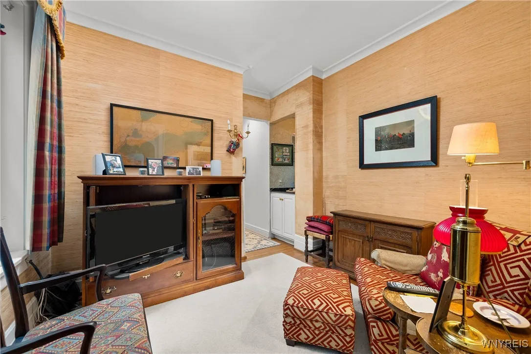 107 Oakland Place 1, Buffalo, New York 14222, Buffalo, New York 14222, 2 Bedrooms Bedrooms, 9 Rooms Rooms,2 BathroomsBathrooms,Residential,For Sale,107 Oakland Place 1, Buffalo, New York 14222,B1619249
