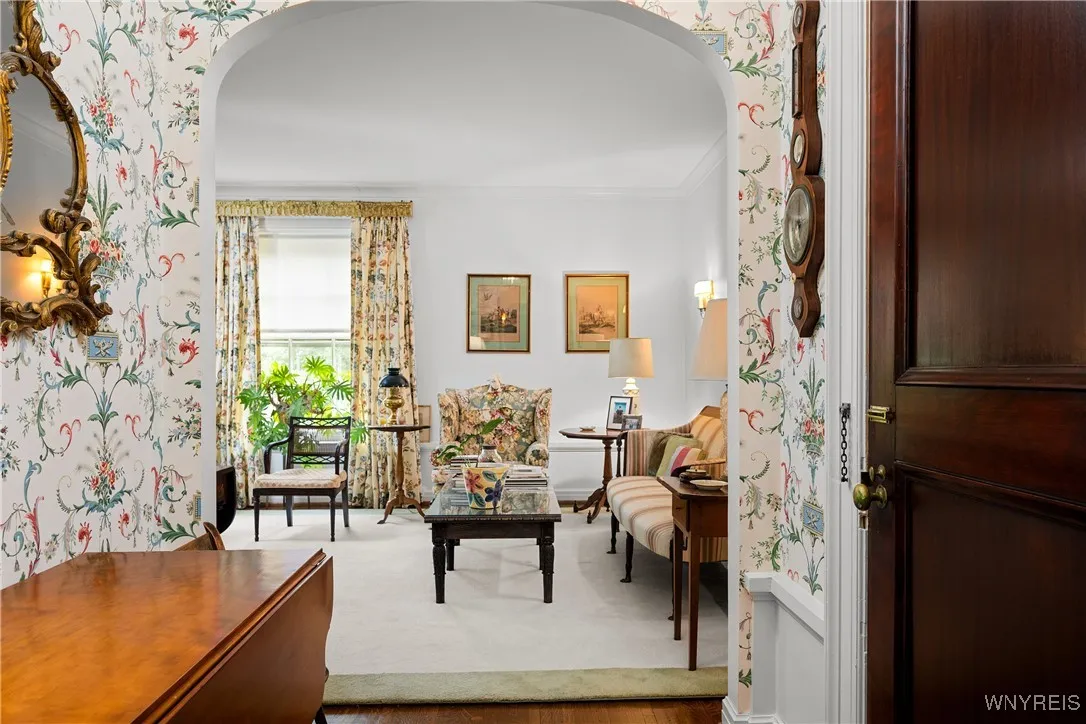 107 Oakland Place 1, Buffalo, New York 14222, Buffalo, New York 14222, 2 Bedrooms Bedrooms, 9 Rooms Rooms,2 BathroomsBathrooms,Residential,For Sale,107 Oakland Place 1, Buffalo, New York 14222,B1619249