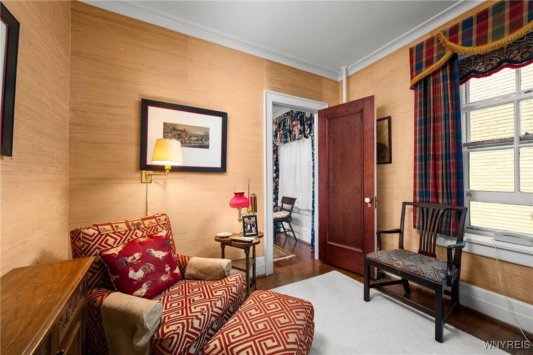 107 Oakland Place 1, Buffalo, New York 14222, Buffalo, New York 14222, 2 Bedrooms Bedrooms, 9 Rooms Rooms,2 BathroomsBathrooms,Residential,For Sale,107 Oakland Place 1, Buffalo, New York 14222,B1619249