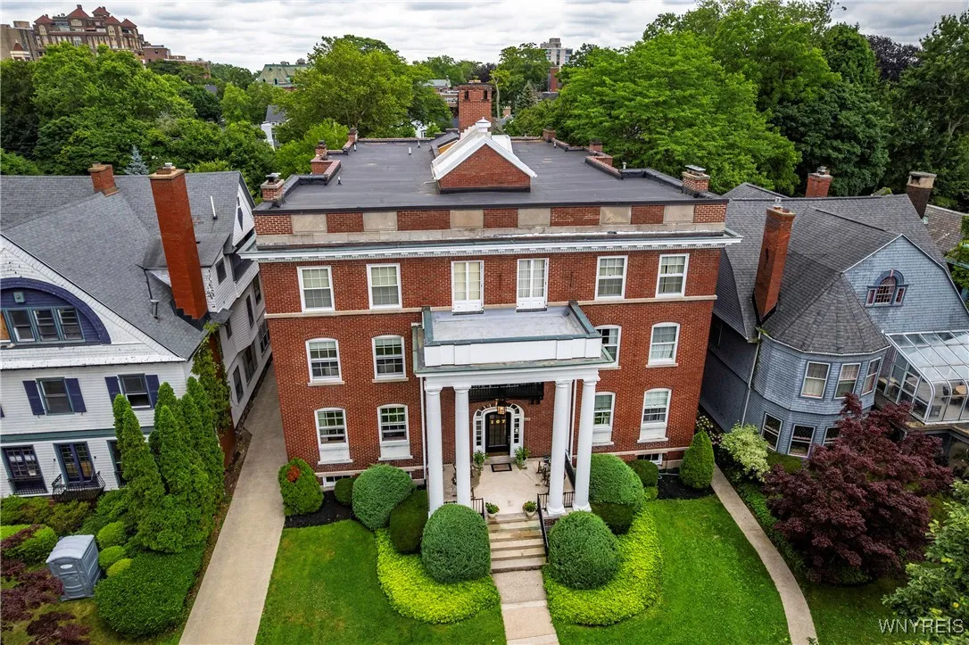 107 Oakland Place 1, Buffalo, New York 14222, Buffalo, New York 14222, 2 Bedrooms Bedrooms, 9 Rooms Rooms,2 BathroomsBathrooms,Residential,For Sale,107 Oakland Place 1, Buffalo, New York 14222,B1619249