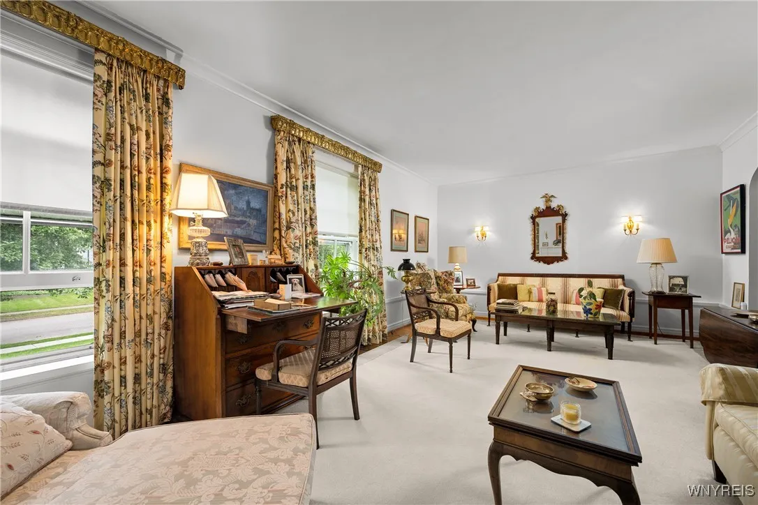 107 Oakland Place 1, Buffalo, New York 14222, Buffalo, New York 14222, 2 Bedrooms Bedrooms, 9 Rooms Rooms,2 BathroomsBathrooms,Residential,For Sale,107 Oakland Place 1, Buffalo, New York 14222,B1619249
